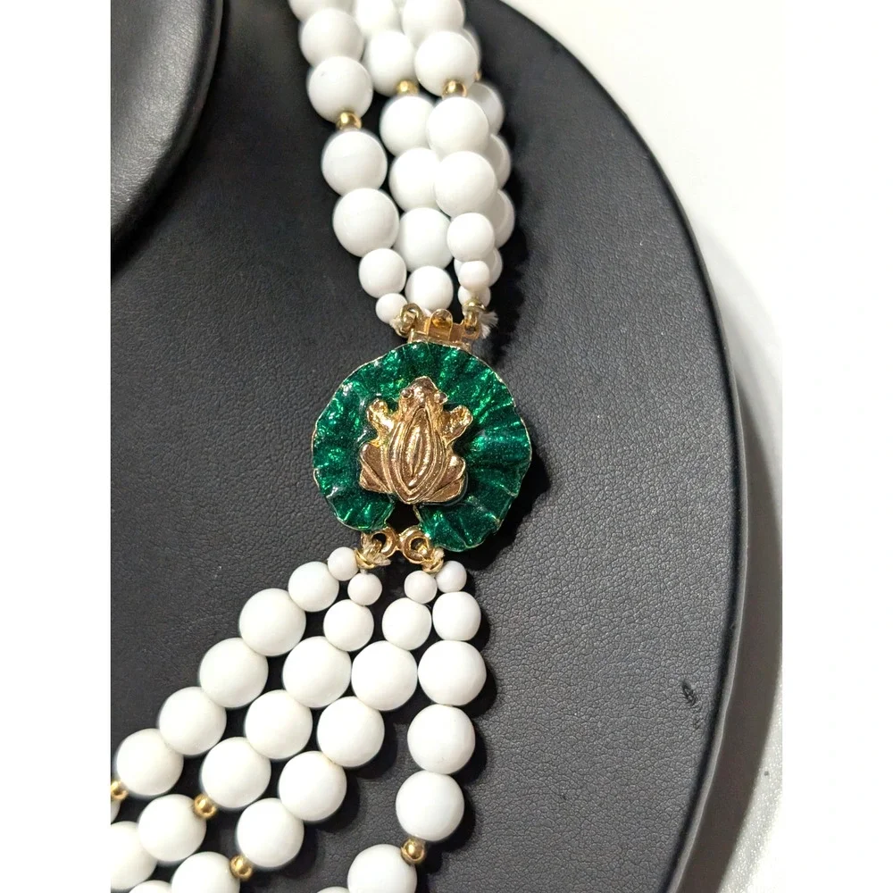 Unique‎ Frog Clasp 4 Strandss White Beaded Necklace 17